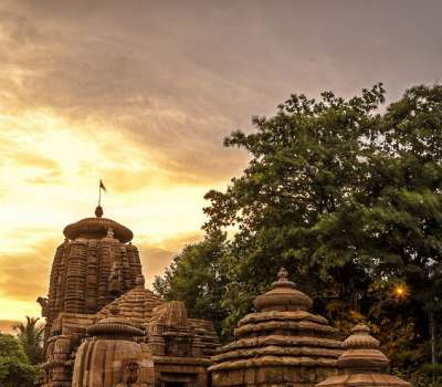 Puri 2N + Chilika 1N + Gopalpur 2N + Bhubaneswar 2N